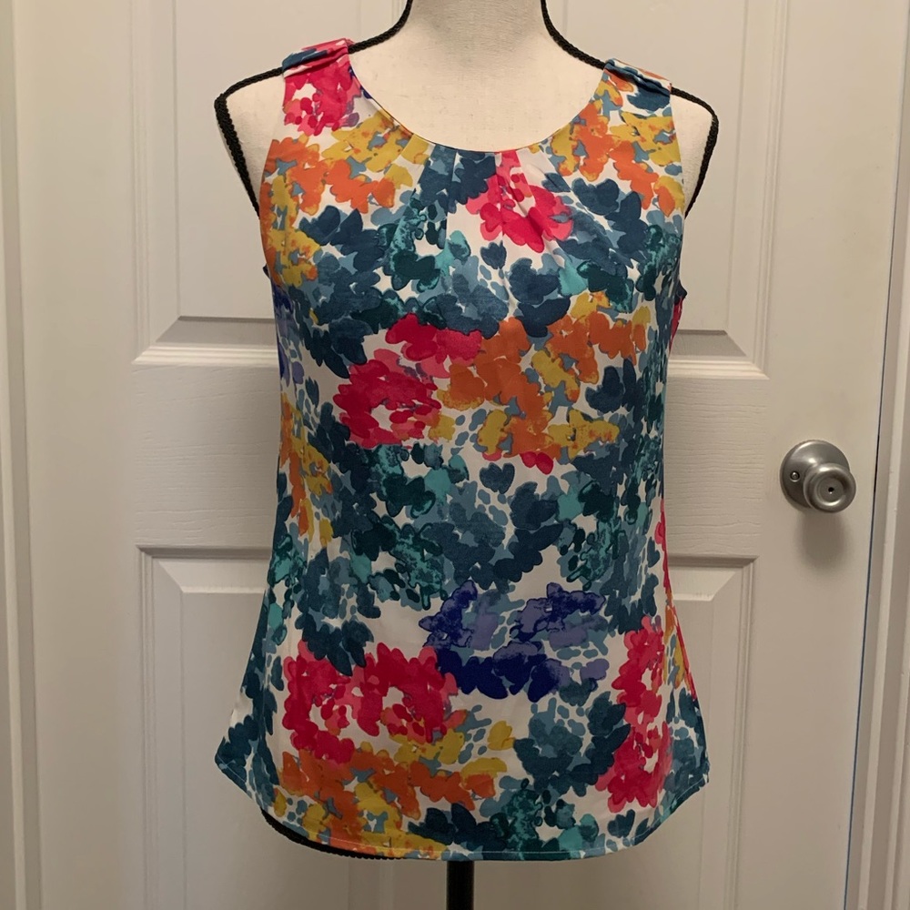 Colorful sleeveless blouse